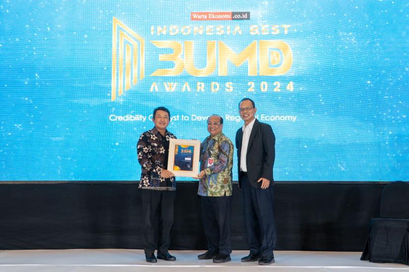 Malam penghargaan Top BUMD 2024 with Digital Transformation Initiatives and Banking Accessibility.