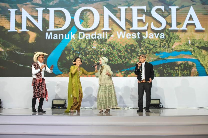 Malam terakhir perhelatan Sidang Umum ASEAN Inter-Parliamentary Assembly (AIPA) ke-44 di Jakarta berlangsung meriah dengan penampilan seni dan budaya.