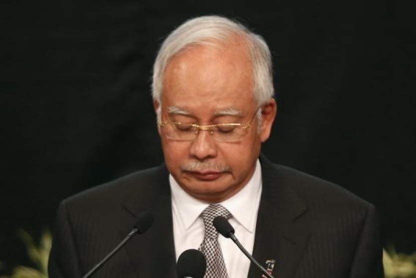 Malaysia's Prime Minister Najib Razak makes an announcement on the latest development on the missing Malaysia Airlines MH370 plane at Putra World Trade Center in Kuala Lumpur March 24, 2014.
