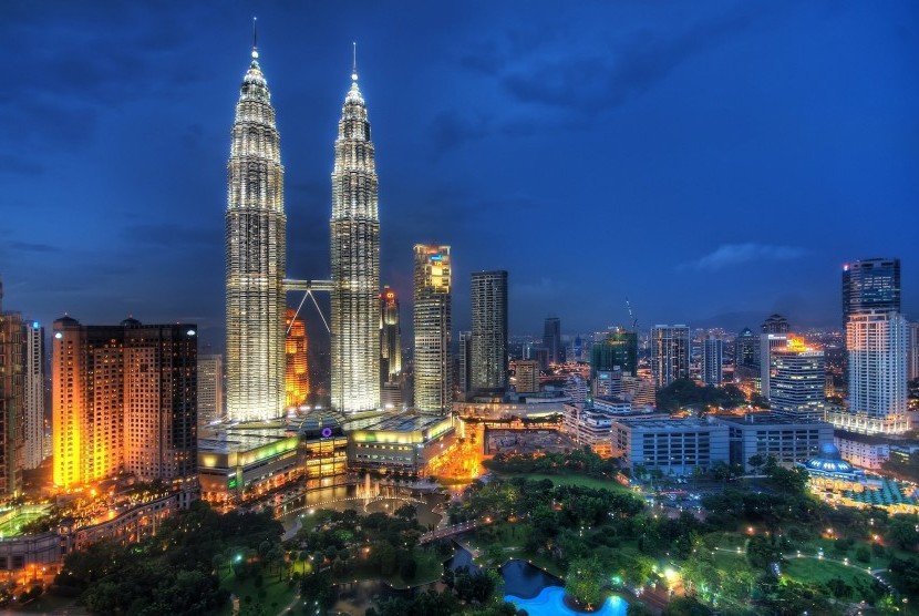 Malaysia was recognized as the Most Popular Tourist Destination Country in Asia at the Top Asia Corporate Ball 2013 here Friday night