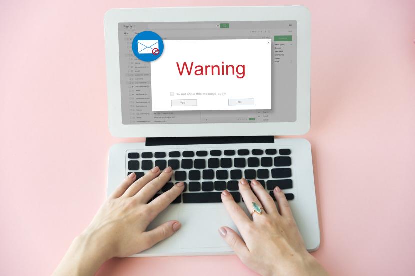 Malvertising adalah aktivitas mengirimkan malware melalui iklan berbahaya.
