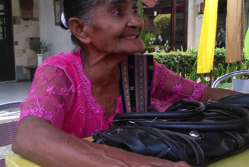 Mama Aran, dukun bayi tradisional dari Kabupaten Alor, Nusa Tenggara Timur.