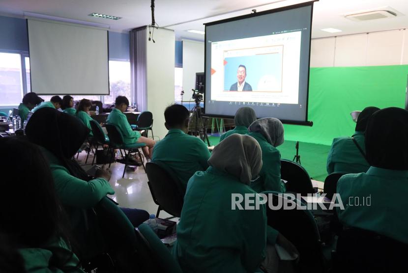 Managemen STIAMI mengelar Konferensi Internasional ke-5 via hybrid yang diadakan di Institut STIAMI Jakarta pada hari Sabtu, 25 Januari 2025 yang dilaksanakan di Kampus STIAMI Jakarta.