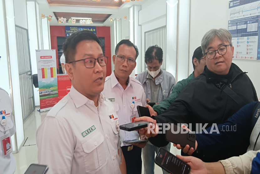 Manager Public Relation KAI Commuter Indonesia, Leza Arlan.