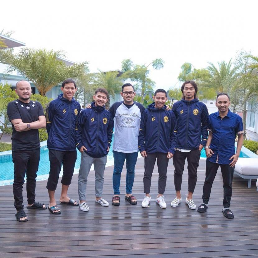 Manajemen Arema FC akhirnya menambah empat pemain baru untuk melengkapi tim pada musim depan. Keempat pemain tersebut antara lain Evan Dimas, Adam Alis, Gian Zola dan Rendika Rama. 