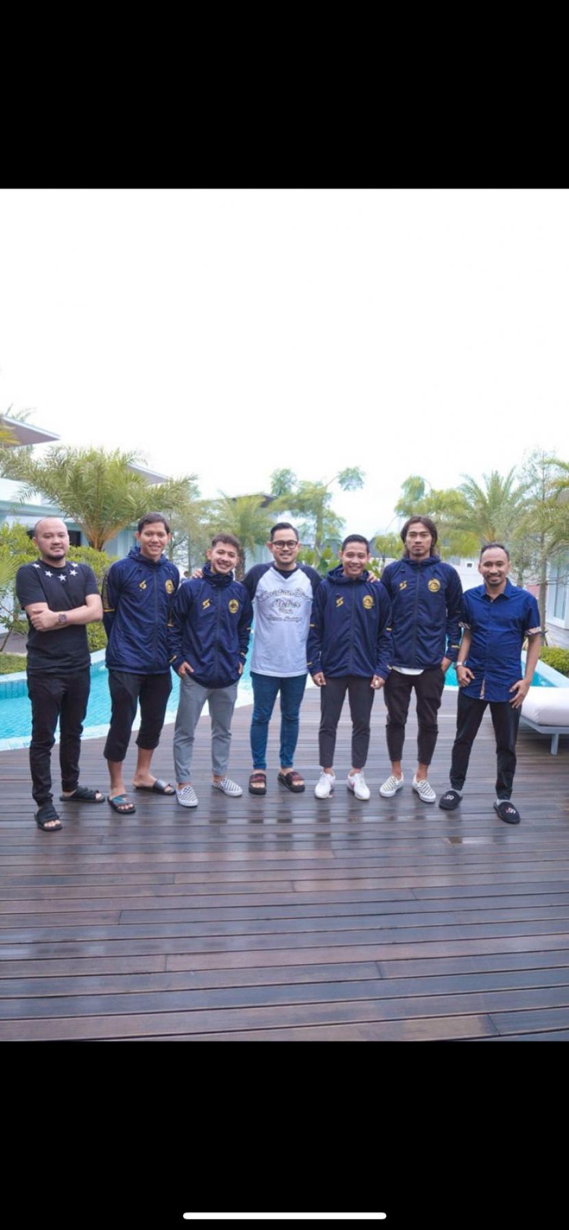 Manajemen Arema FC menambah empat pemain baru untuk melengkapi tim pada musim depan. Keempat pemain tersebut antara lain Evan Dimas, Adam Alis, Gian Zola dan Rendika Rama. Perekrutan ini disebut-sebut sebagai awal mula era Los Galacticos atau tim bertabur bintang.