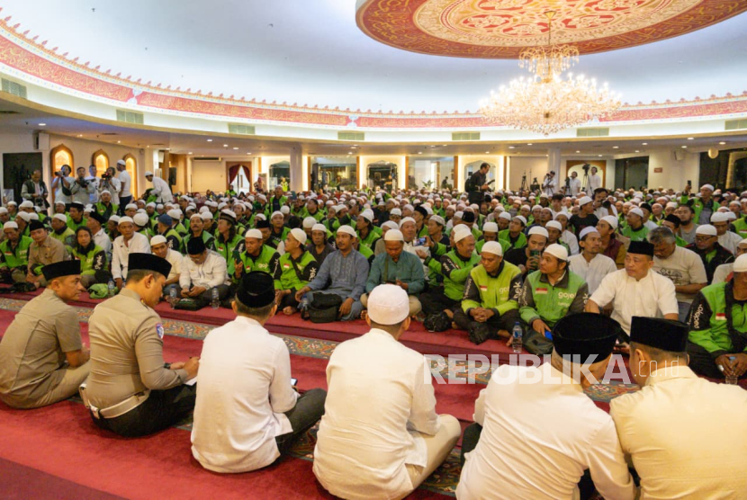 Manajemen GoTo bersama ribuan mitra driver, tokoh agama, hingga aparat negara menghadiri peringatan Maulid Nabi di Masjid Alatief, Blok M, Jakarta Selatan, Jumat (5/9/2025).