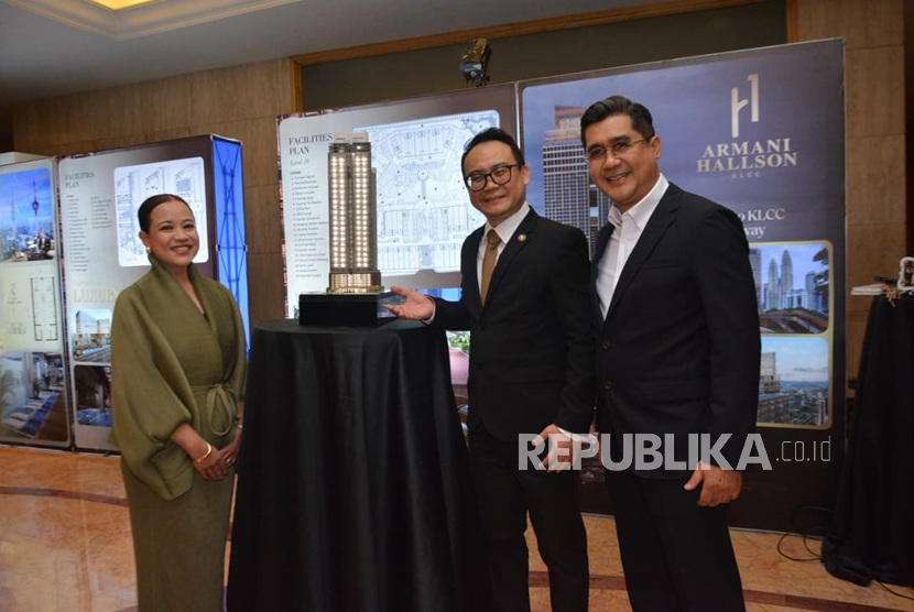 Manajemen pengembang properti asal Malaysia, Armani Group, menyasar investor Indonesia dalam peluncuran proyek apartemen terbarunya, Armani Hallson KLCC, yang diperkenalkan di Jakarta, Sabtu (22/11/2025).