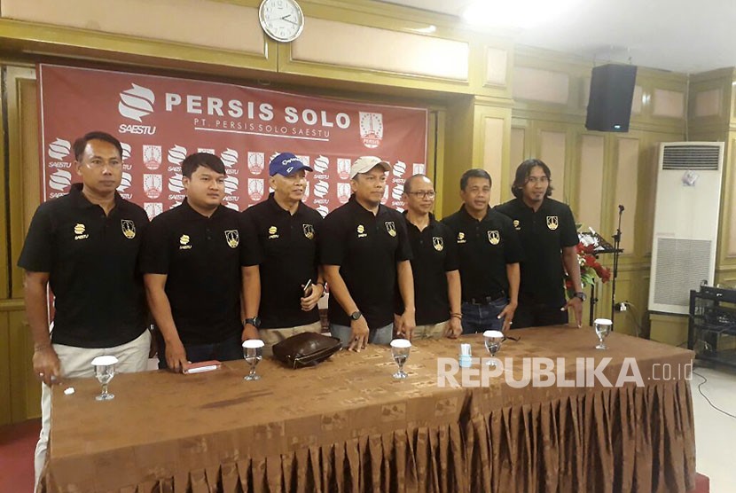 Manajemen Persis Solo memperkenalkan pelatih baru, Jafri Sastra pada Rabu (14/3).