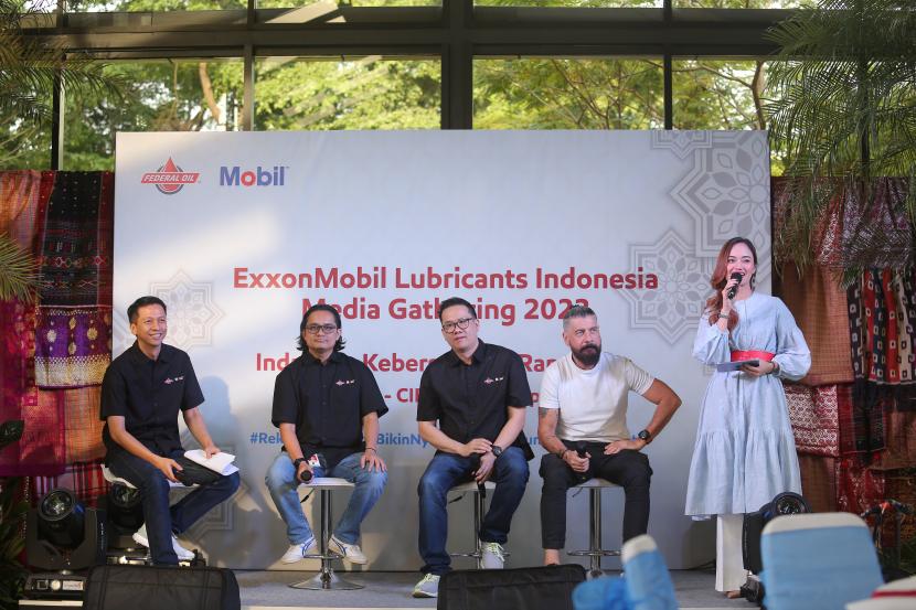 Manajemen PT ExxonMobil Lubricants Indonesia  mengadakan buka prasa bersami dengan jurnalis di Jakarta, Kamis (6/4/2023).
