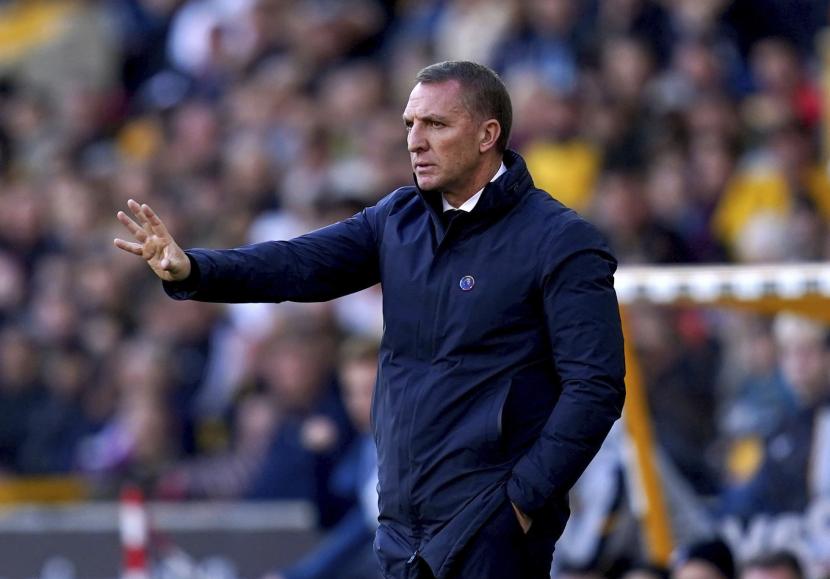 Manajer Leicester City Brendan Rodgers memberi isyarat di pinggir lapangan selama pertandingan sepak bola Liga Premier Inggris antara Leicester City dan Wolverhampton Wanderers di stadion Molineux, di Wolverhampton, Inggris, Ahad 23 Oktober 2022. 