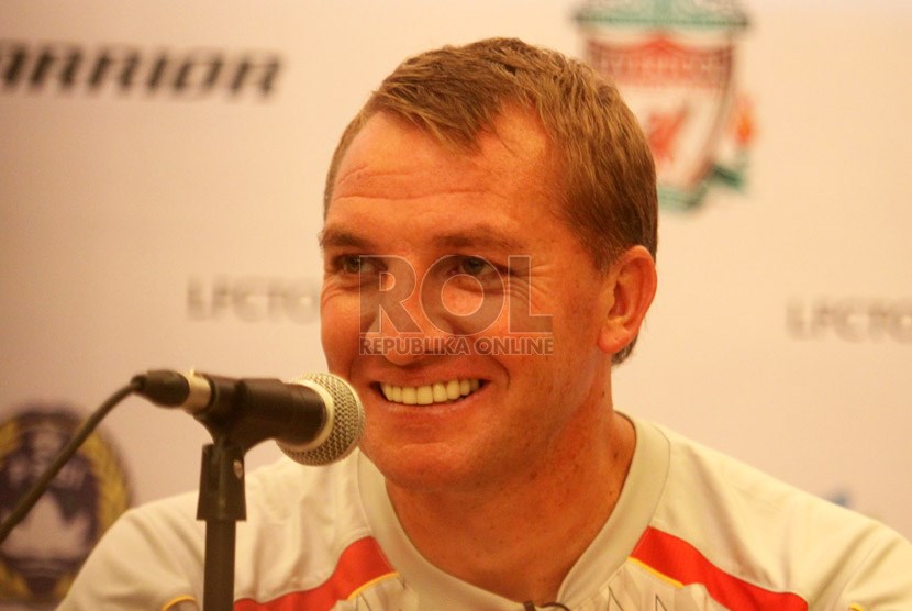  Manajer Liverpool Brendan Rodgers menjawab pertanyaan wartawan saat konferensi pers di Jakarta, Kamis (18/7).    (Republika/ Yasin Habibi)