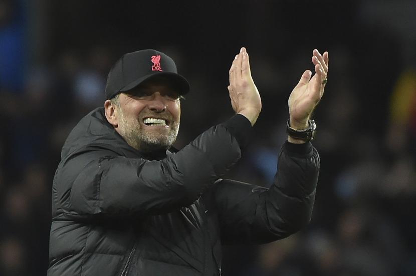 Pelatih Liverpool Juergen Klopp bertepuk tangan usai pertandingan sepak bola Liga Inggris. Klopp mengatakan, timnya telah menjalani musim yang sangat baik.