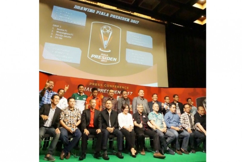 Manajer tim-tim peserta Piala Presiden 2017 pada konferensi pers di Jakarta, Selasa (24/1).