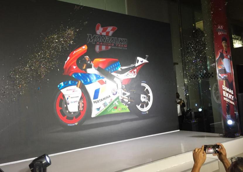 Mandalika Racing Team Indonesia (MRTI) melakukan peresmian tim sekaligus pengenalan livery dan salah satu pembalap yang akan terjun dalam ajang Moto2. 
