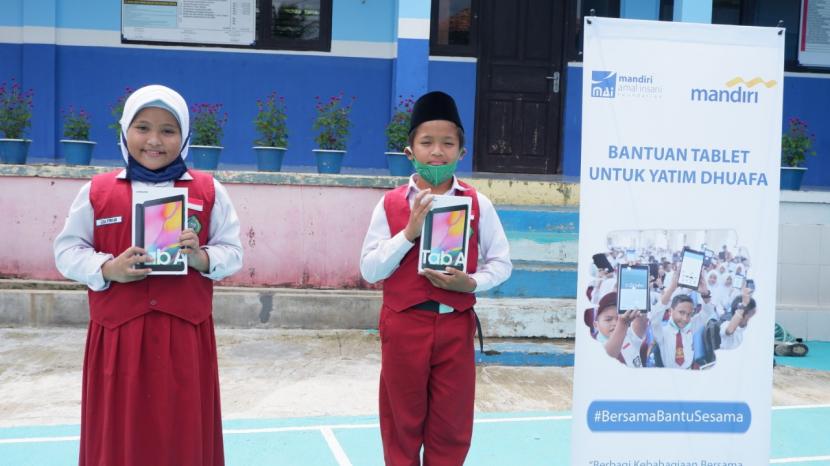 Mandiri Amal Insani meraih penghargaan dalam acara Korps Alumni Forum Silaturrahim Studi Ekonomi Islam (KA-FoSSEI) Ziswaf Award. Dalam acara ini, Mandiri Amal Insani dinobatkan sebagai lembaga filantropi menginspirasi dalam hal Program UMKM dan Pelajar terbaik di Indonesia.