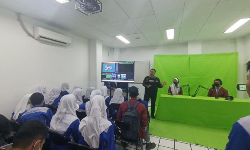  Mandiri Digital Universe (MDU) sukses kolaborasi dengan Kampus Digital Bisnis Universitas Nusa Mandiri (UNM) di kegiatan Creabest (Creative Business and Talent) Batch 2 pada Rabu dan Kamis, 11 dan 12 Januari 2023, secara offline.