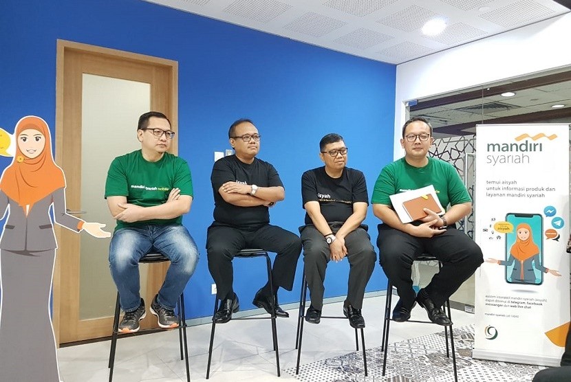 Mandiri Syariah memperkenalkan Chatbot 'Aisyah' untuk memudahkan nasabah di era digital, di Wisma Mandiri I, Jakarta, Senin, (26/11).