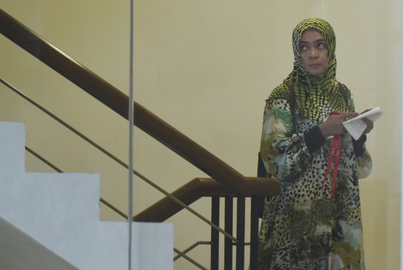 Mantan Anggota DPR Wa Ode Nurhayati bersiap menjalani pemeriksaan di gedung KPK, Jakarta, Jumat (13/7). 