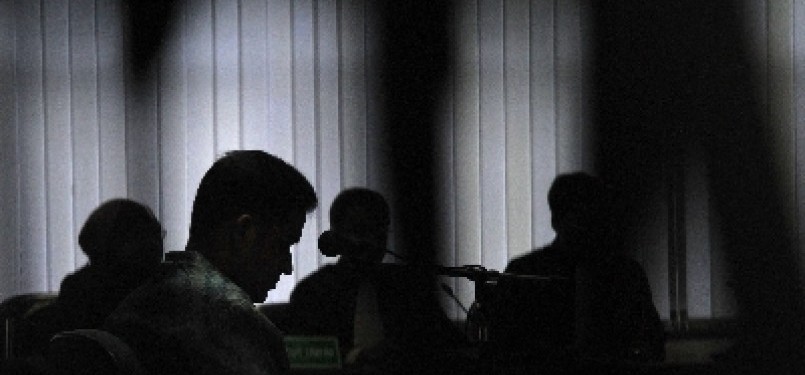 Mantan Bendahara Umum Partai Demokrat, Muhammad Nazaruddin saat mendengar pembacaan putusan sela oleh Majelis Hakim di Pengadilan Tindak Pidana Korupsi, Jakarta. 