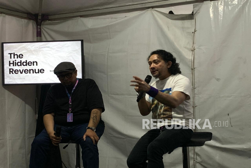 Mantan drummer Naif, Pepeng (kanan), saat menghadiri sesi The Hidden Revenue di Jakarta Music Con 2025, pada akhir pekan lalu.