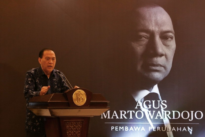 Mantan Gubernur Bank Indonesia Agus Martowardojo memberikan sambutan saat peluncuran buku biografi Agus Martowardojo Pembawa Perubahan di Gedung Bank Indonesia, Jakarta, Senin (2/9/2019).