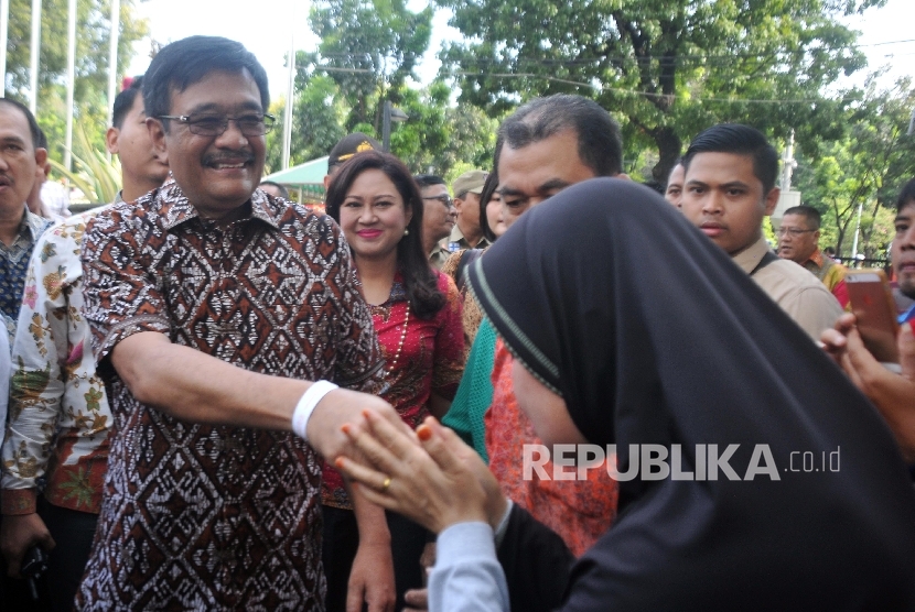   Gubernur DKI Jakarta Anies Baswedan dan Wakil Gubernur Sandiaga Uno