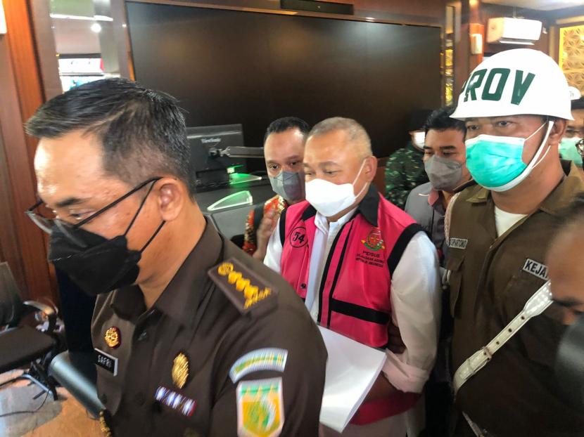 Mantan gubernur Sumatra Selatan Alex Noerdin ditetapkan tersangka dan ditahan Kejaksaan Agung (Kejakgung) terkait dugaan korupsi pembelian dan pengelolaan gas bumi di Sumsel.