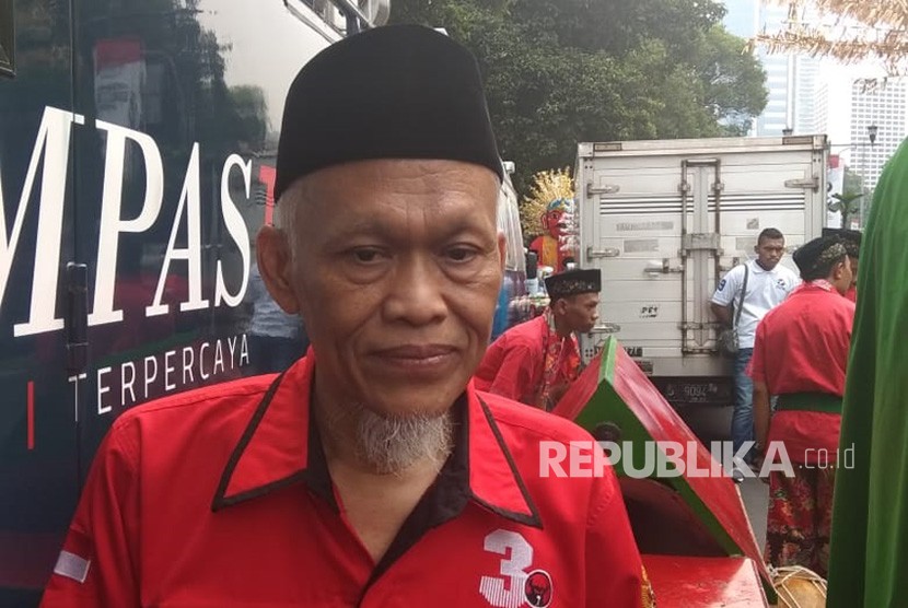 Mantan Kader PKS, Yusuf Supendi, ikut mengantar pendaftaran caleg DPR oleh PDIP pada Selasa (17/7). Yusuf maju dari dapil Jawa Barat 5, dengan daerah Kabupaten Bogor. 