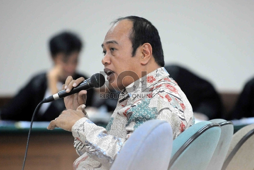 Mantan Kakorlantas Polri Djoko Susilo menjadi saksi untuk terdakwa kasus korupsi simulator SIM Brigjen Didik Purnomo dalam sidang lanjutan di Pengadilan Tindak Pidana Korupsi, Jakarta Selatan, Senin (23/2).