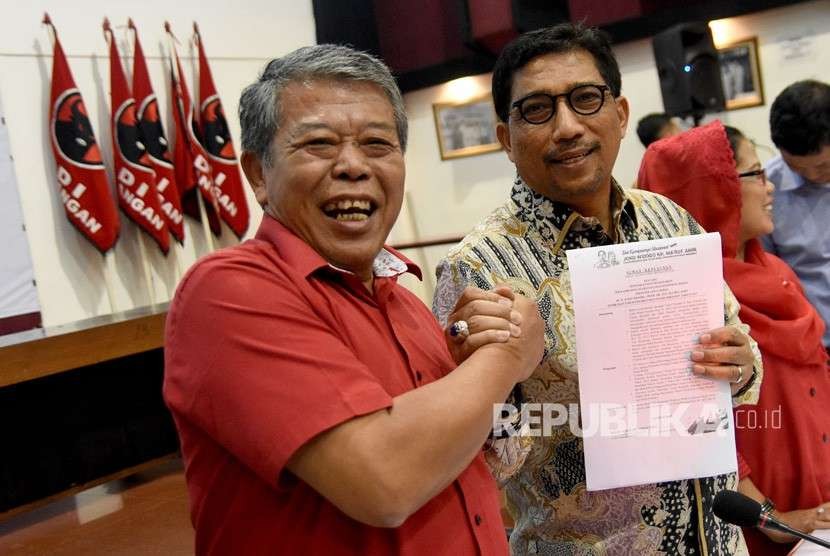 Ketua DPD PDIP Jawa Timur Kusnadi (kiri) 