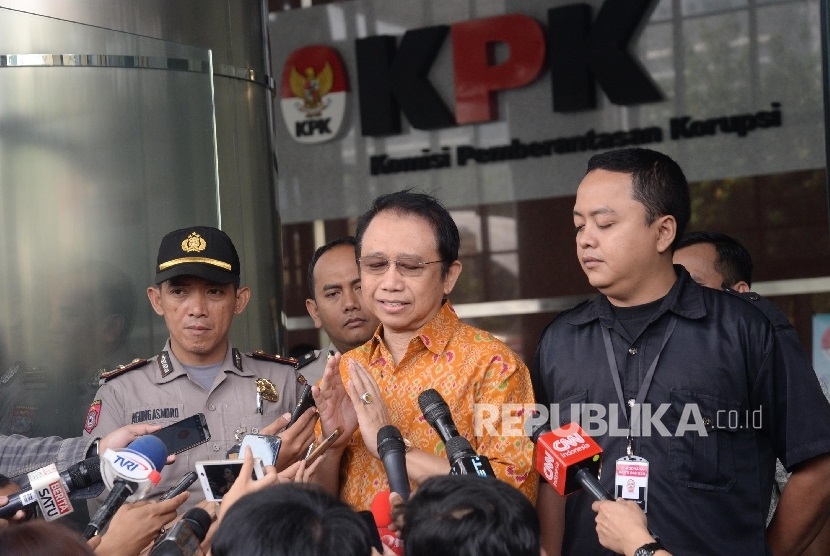 Mantan Ketua Dewan Perwakilan Rakyat (DPR-RI), Marzuki Alie, usai memenuhi panggilan pemeriksaan penyidik Komisi Pemberantasan Korupsi (KPK), Jakarta, Rabu (9/8). 