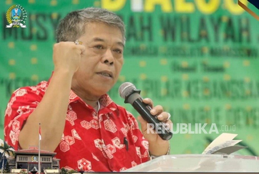 mantan ketua DPRD Jawa Timur, Kusnadi