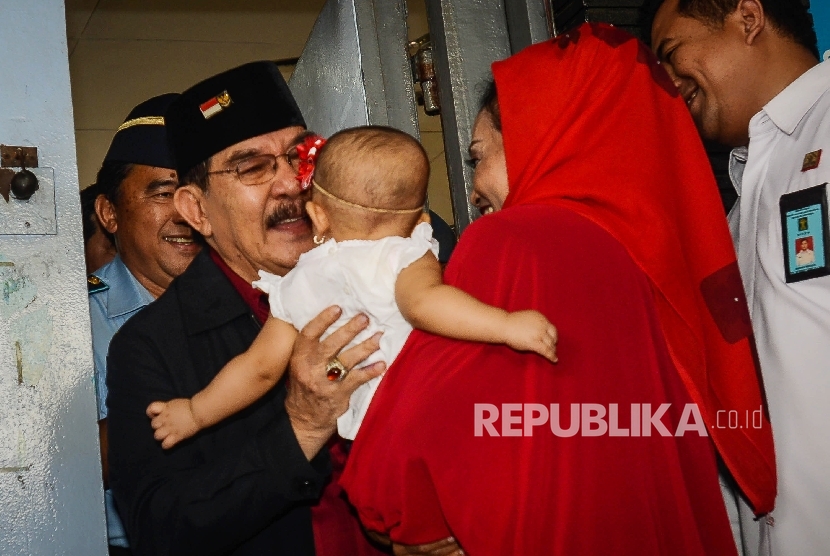 Antasari Azhar, former chairman of the Corruption Eradication Commission (KPK) was released from the Tangerang prison on November 10 last year on parole after serving two third of his jail term starting May, 2009.