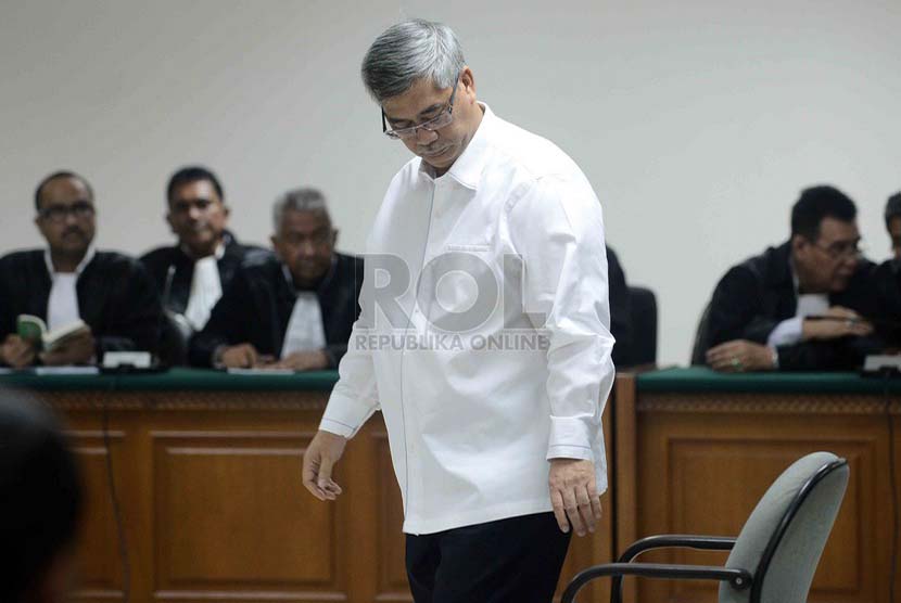 Mantan Ketua Mahkamah Konstitusi (MK) Akil Mochtar menjalani sidang pembacaan vonis terkait kasus dugaan suap dalam penanganan sengketa pilkada di Mahkamah Konstitusi (MK) di Pengadilan Tipikor Jakarta, Senin (30/6). 