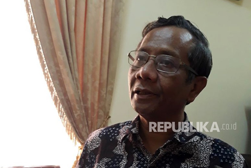 Mantan Ketua MK Mahfud MD di Kepatihan Yogyakarta . 