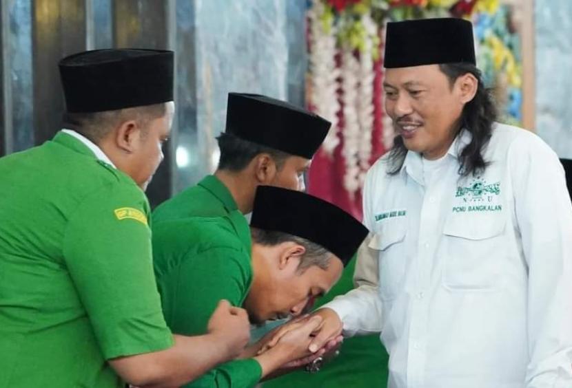 Mantan Ketua PCNU Bangkalan, KH Makki Nasir, menyoroti tantangan NU pada abad kedua perjalanannya.