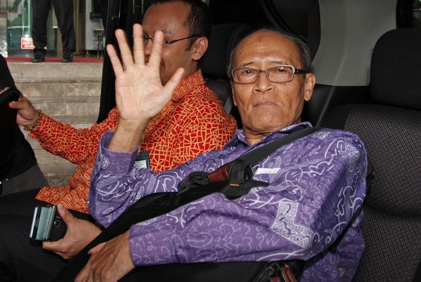 Mantan Ketua Umum PP Muhammadiyah, Ahmad Syafii Maarif (kanan)