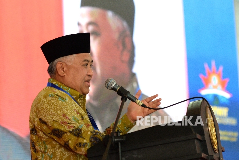 Mantan Ketua Umum PP Muhammadiyah, Din Syamsuddin, mengajak umat Islam untuk perkuat persatuan. 