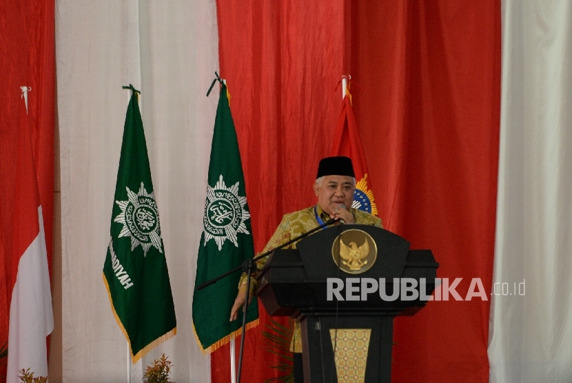 Mantan Ketua Umum PP Muhammadiyah Din Syamsuddin memberikan paparan saat Seminar Nasional pada Tanwir Muhammadiyah di Islamic Center, Ambon, Maluku, Sabtu (25/2)