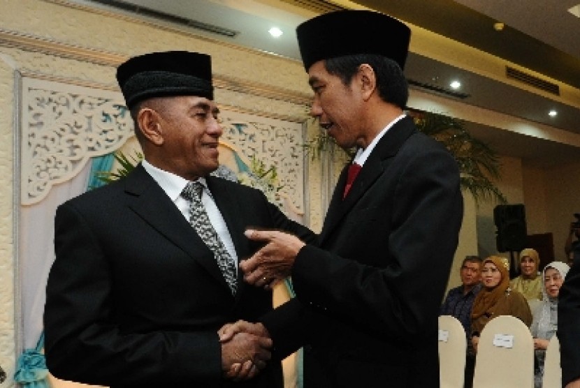 Mantan KSAD Jenderal (Purn) Ryamizard Ryacudu bersama Presiden Jokowi.