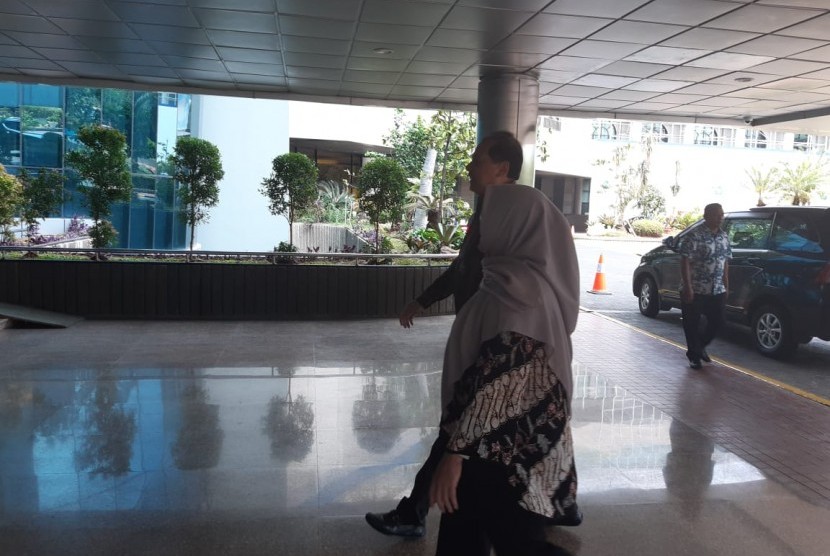 Mantan Menko Perekonomian Chairul Tanjung tiba di Kantor Kementerian BUMN, Jakarta, Kamis (31/10).