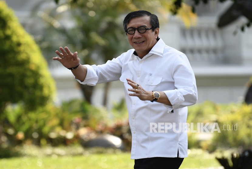 Mantan Menkumham Yasonna Laoly tiba di Kompleks Istana Kepresidenan di Jakarta, Selasa (22/10/2019).