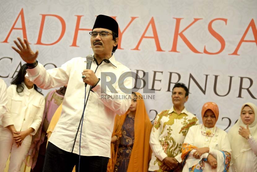 Mantan Menpora, Adhyaksa Dault, memberikan pandangan politik saat deklarasi calon Gubernur DKI Jakarta 2017-2022 di Jakarta, Ahad (20/9). 