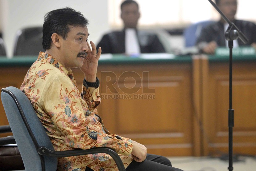 Mantan Menpora Andi Alfian Mallarangeng mengikuti sidang lanjutan di Pengadilan Tipikor Jakarta, Senin (17/3). (Republika/Agung Supriyanto)