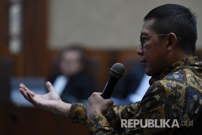 Mantan Menteri Agama (Menag) Lukman Hakim Saifuddin memberikan keterangan sebagai saksi di Pengadilan Tipikor, Jakarta, Rabu (4/12/2019). 