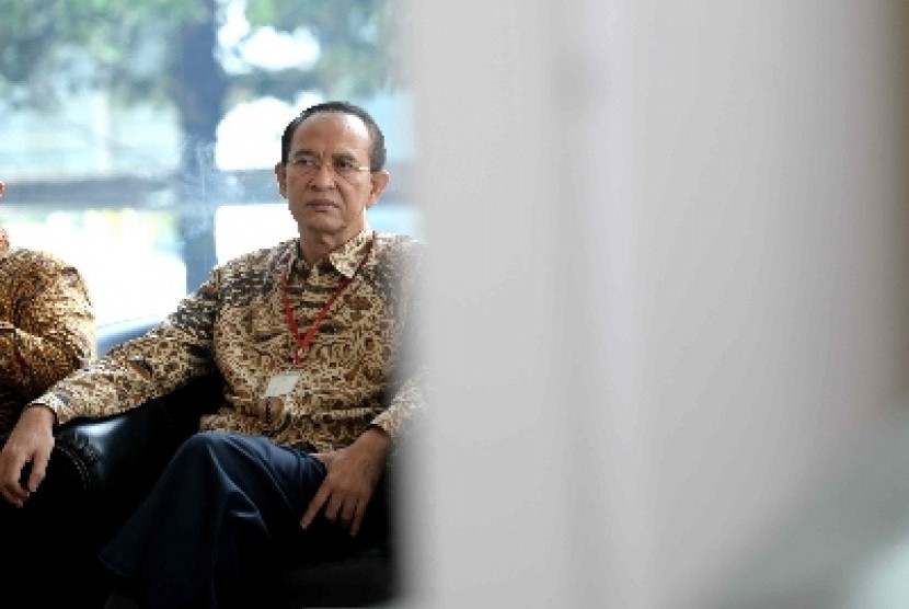 Mantan Menteri Agama Suryadharma Ali, memenuhi panggilan penyidik KPK di edung KPK, Jakarta, Jumat (10/4).