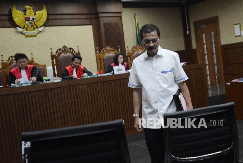 Mantan Menteri Dalam Negeri Gamawan Fauzi menjadi saksi dalam sidang lanjutan dugaan korupsi proyek KTP-el di Pengadilan Tipikor Jakarta, Kamis (16/3). 