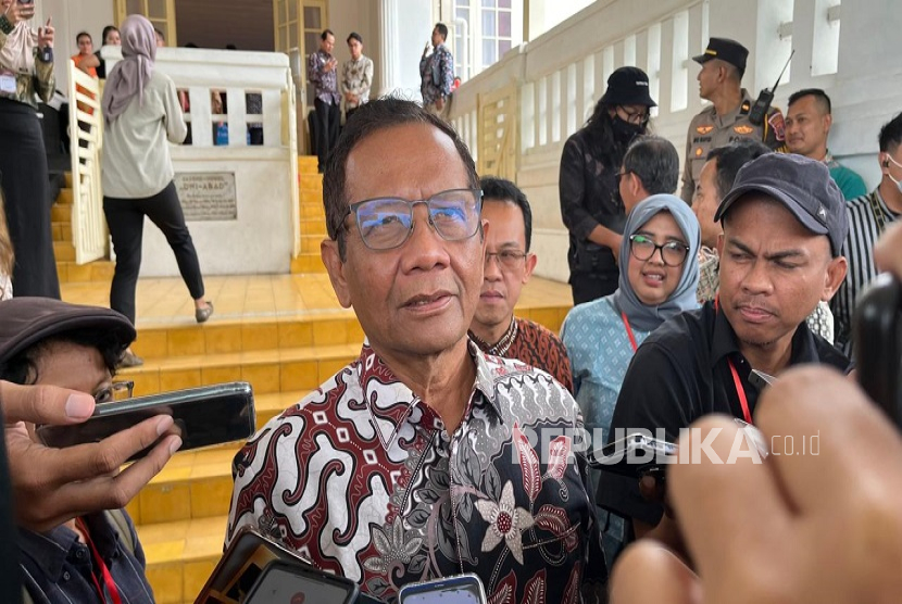 Ditanya Soal Dugaan Korupsi Proyek Whoosh, Mahfud MD: Ya Was-Wus Was-Wus