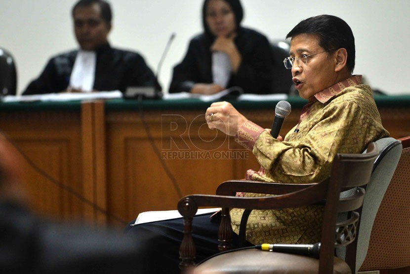Mantan Menteri Luar Negeri Hassan Wirajuda menjadi saksi dalam sidang perkara dengan terdakwa Sudjadnan Parnohadiningrat di Pengadilan Tipikor, Jakarta, Rabu (28/5). (Republika/Agung Supriyanto)